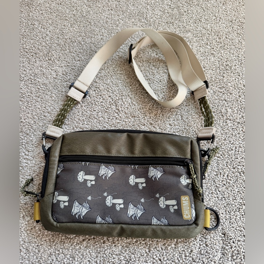 Chums mushroom design Crossbody Bag
